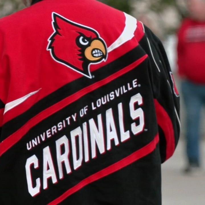 Hundreds pour into KFC Yum! Center for first Louisville basketball game of the season